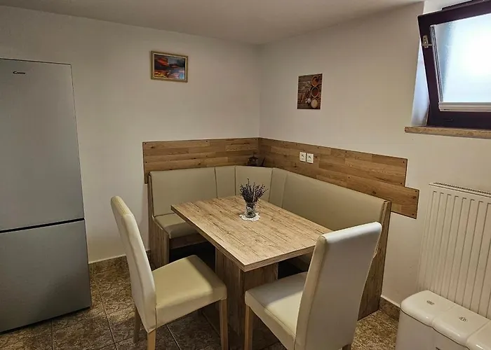 Apartma Ajja דירה